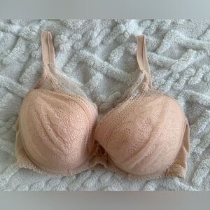 Chantelle Elegant Lace Women's Bra in Peach